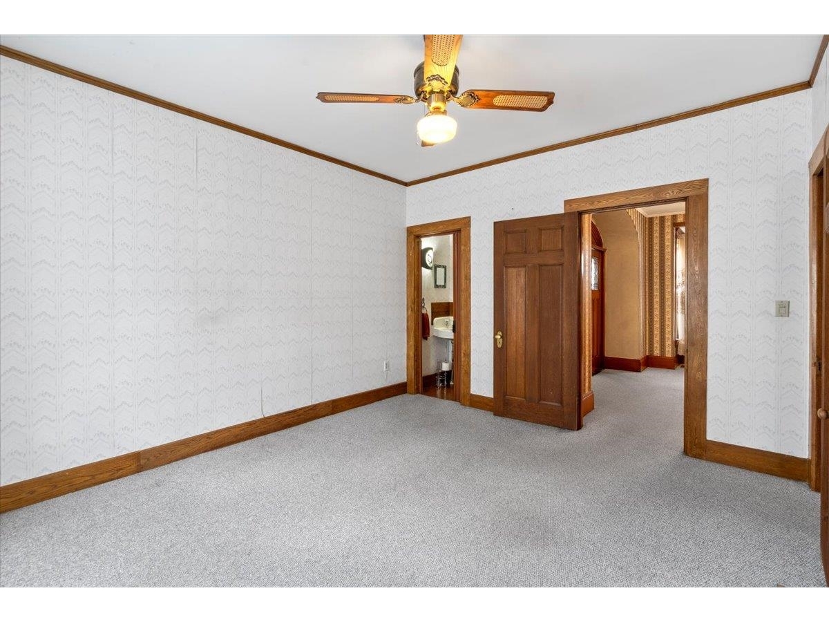 Den-View into 1/2 Bath