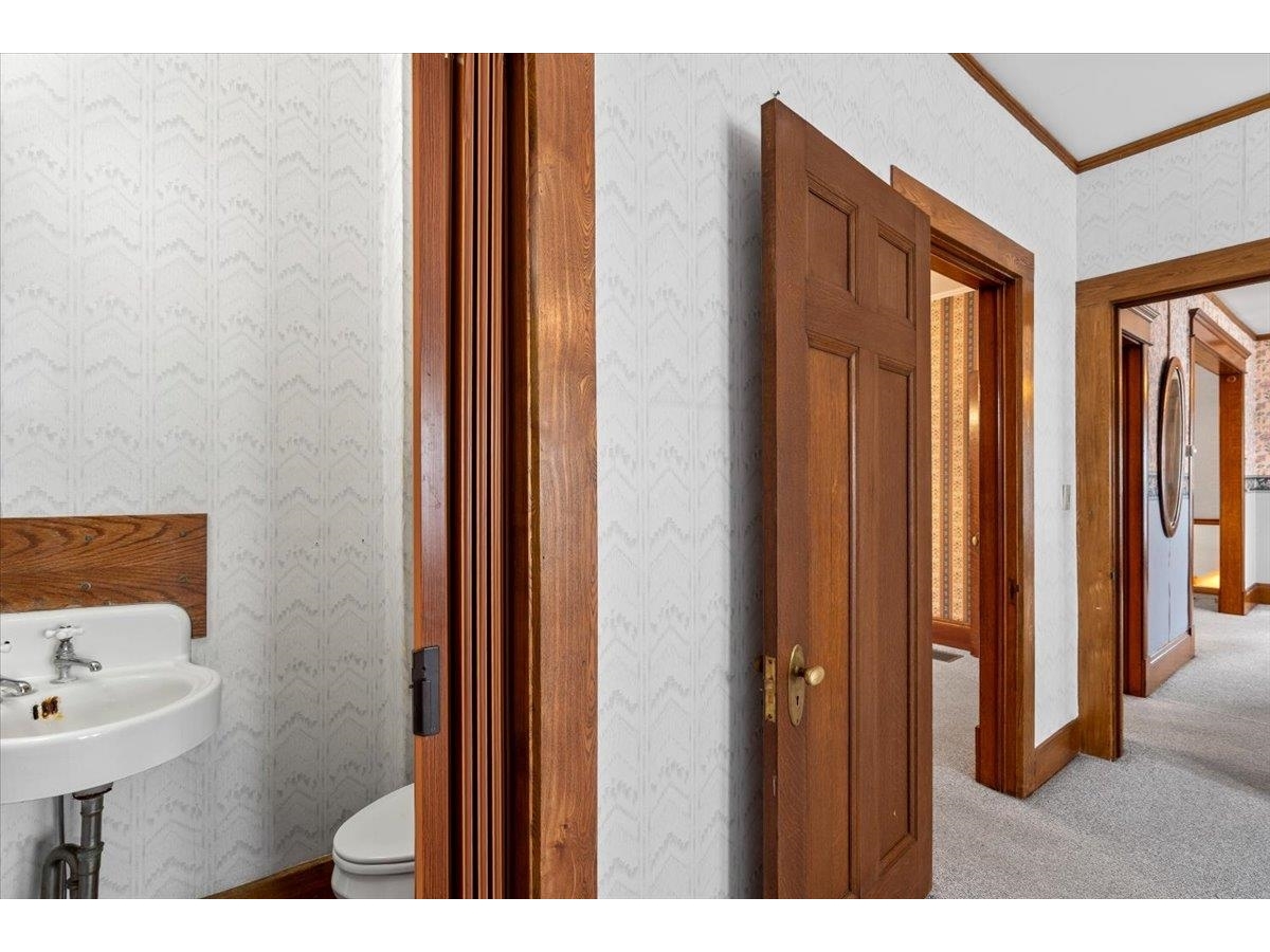 1/2 Bath