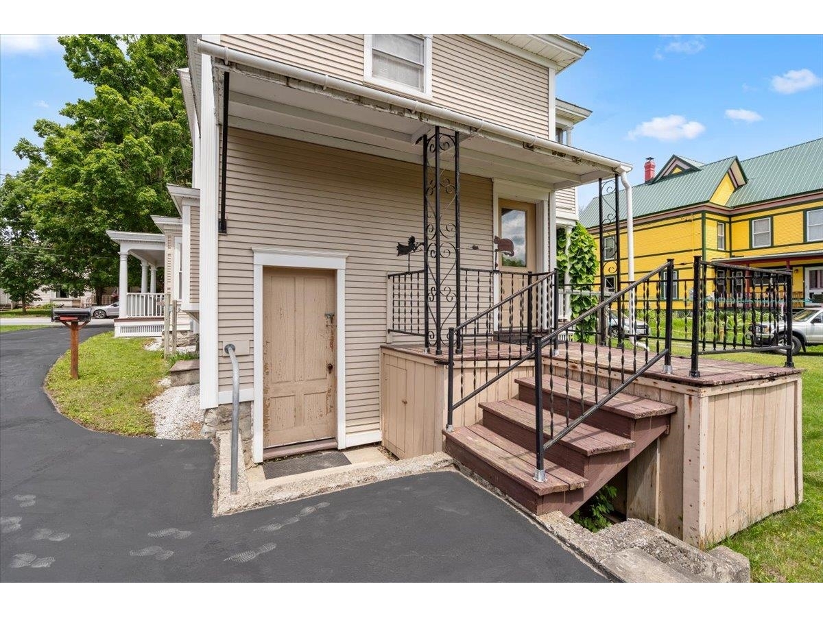 Back entrance to laundry/mudroom