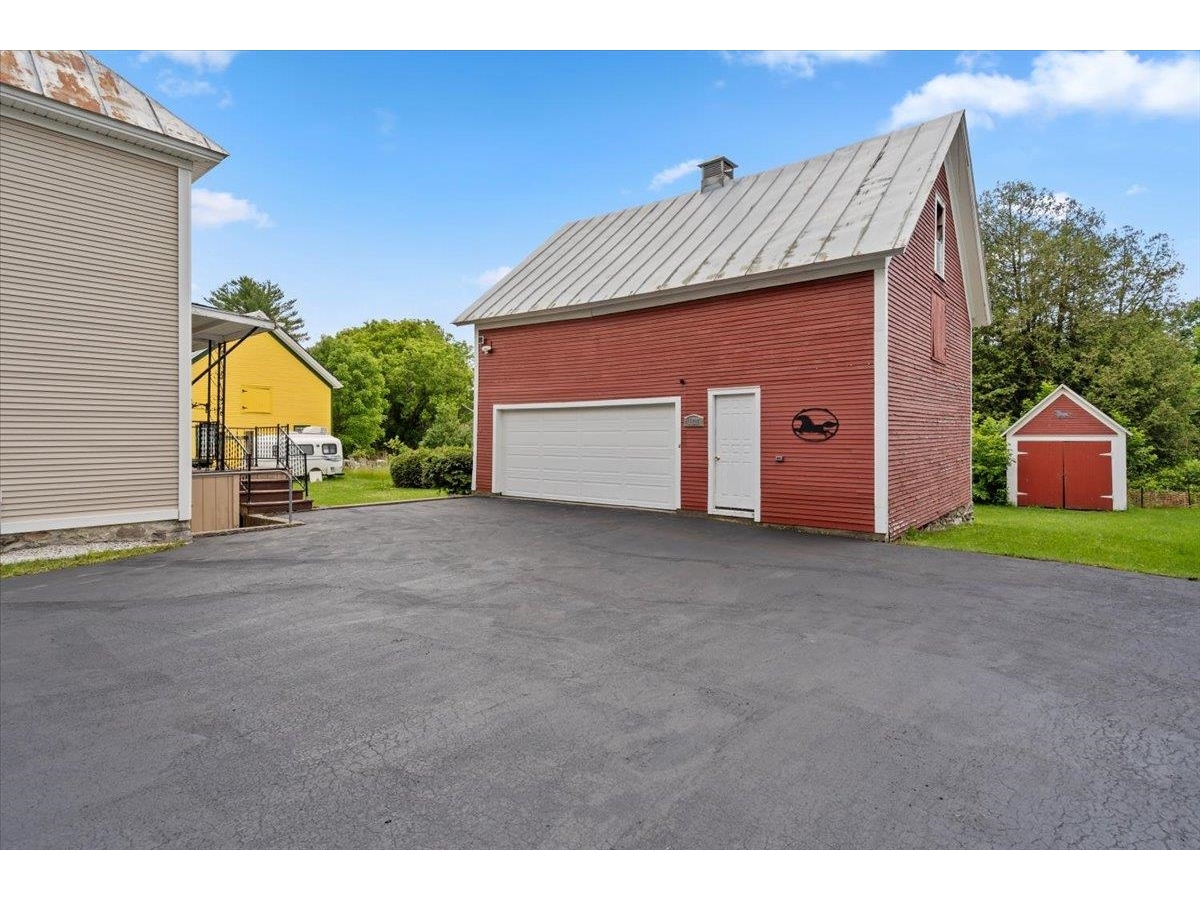 Garage/Barn