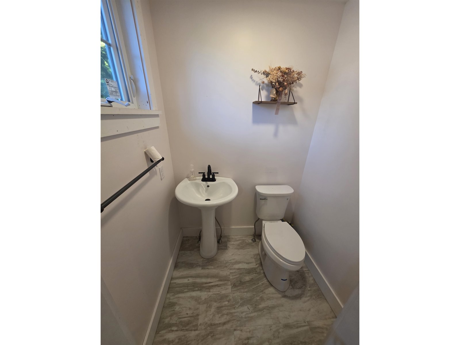 2nd floor 1/2 bath