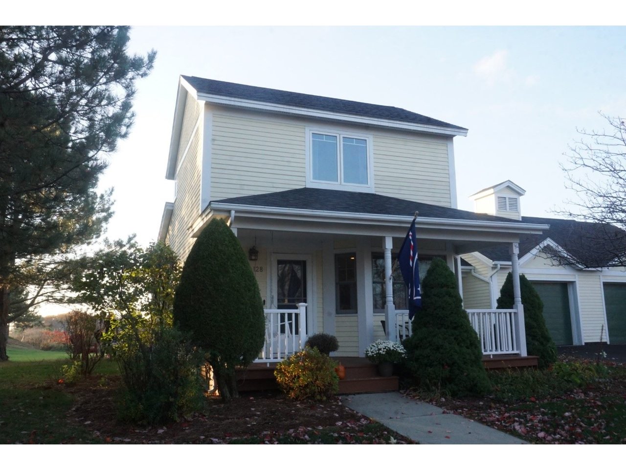 128 Commons Road