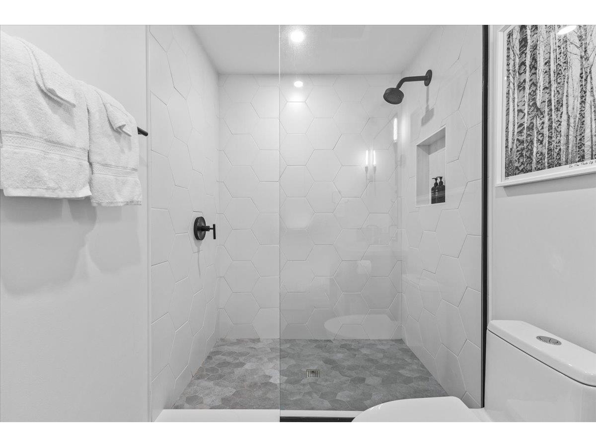 129 Eloise Lane, Unit B