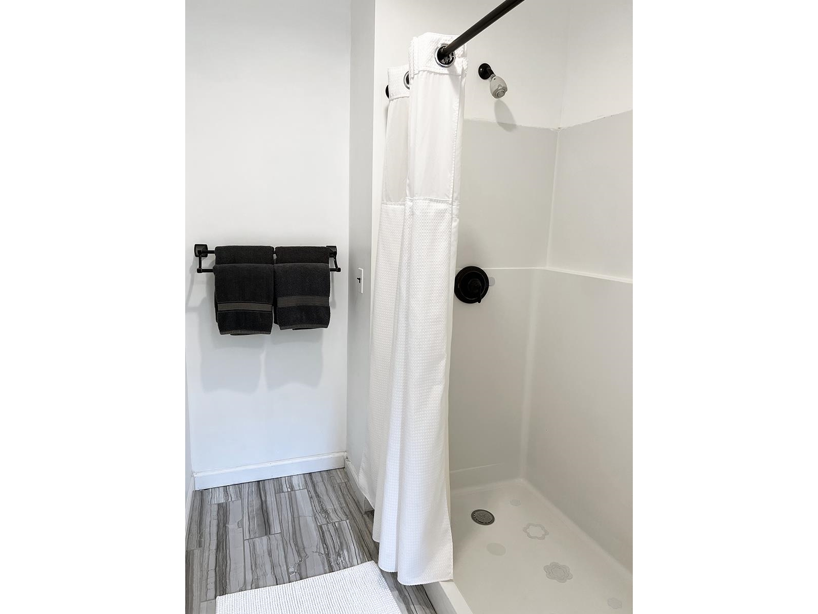 Farmhouse Suite Bathroom