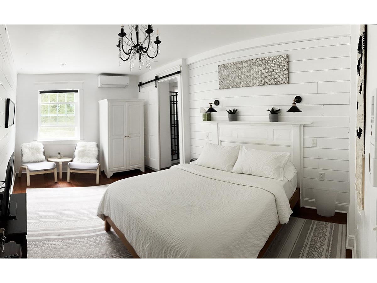Lakeview Suite (bedroom 3)