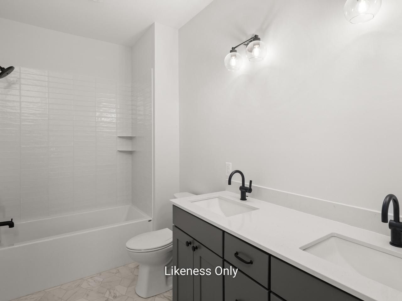 Full Guest Bath Upstairs