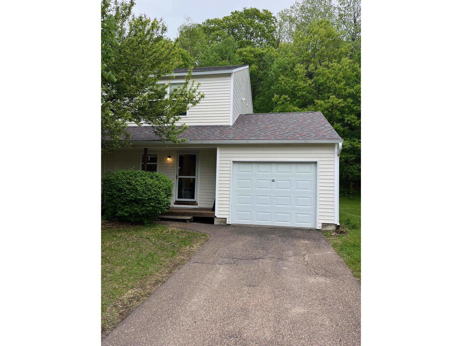 13 Ira Lane, Burlington