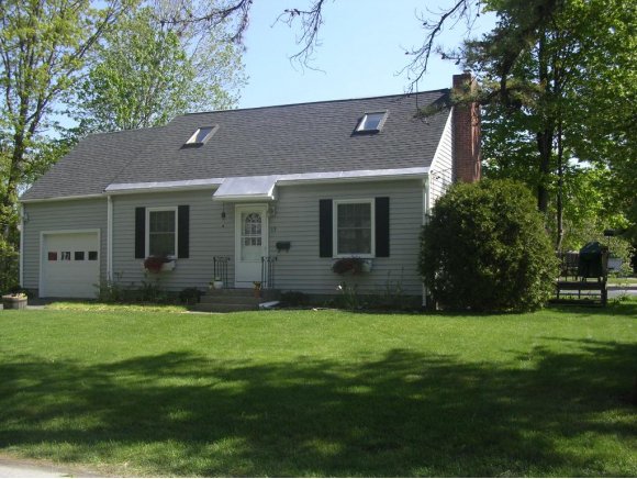 13 Iroquois Ave