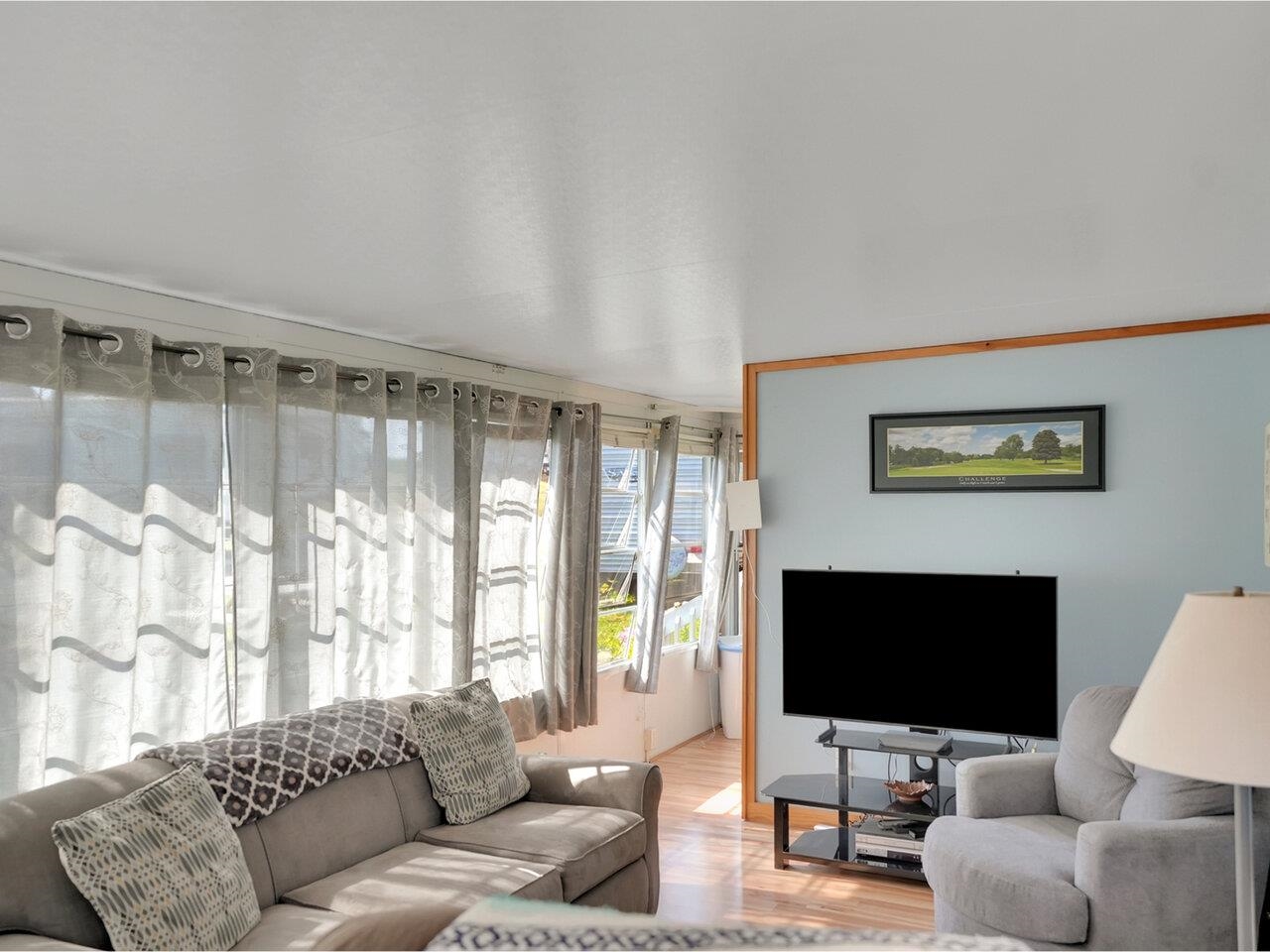 Cozy & comfortable living room