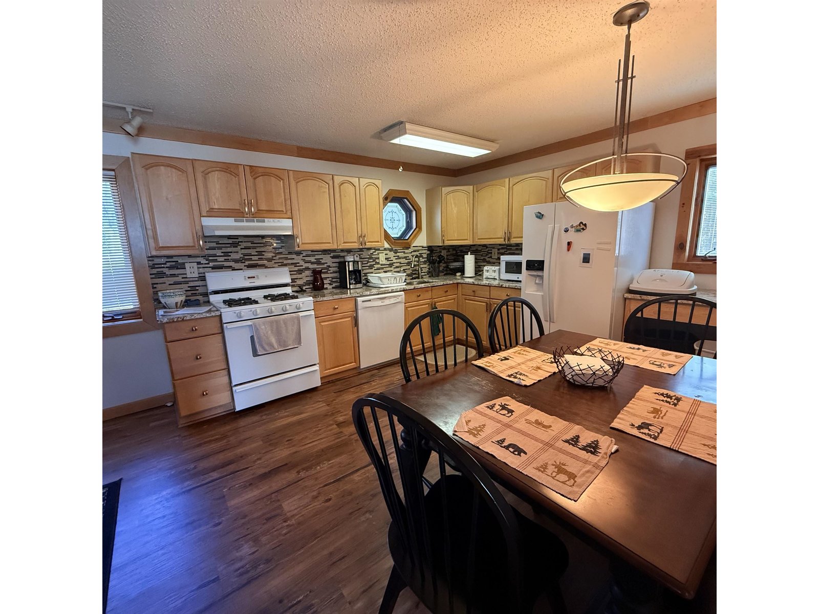 Open Kitchen/Dining Area