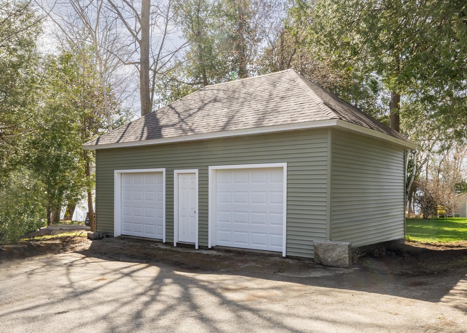 detached 2 car garage