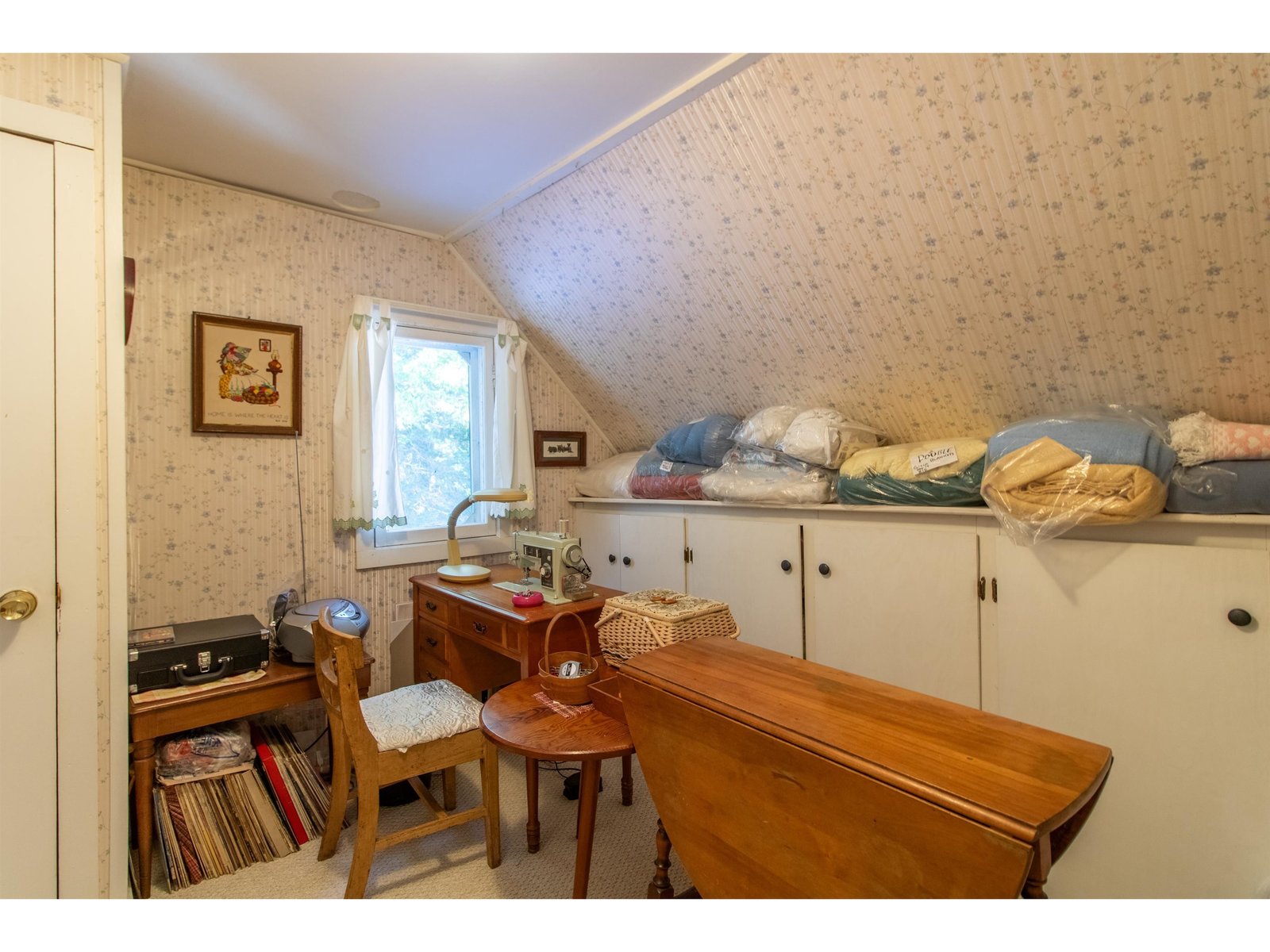 3rd room upstairs