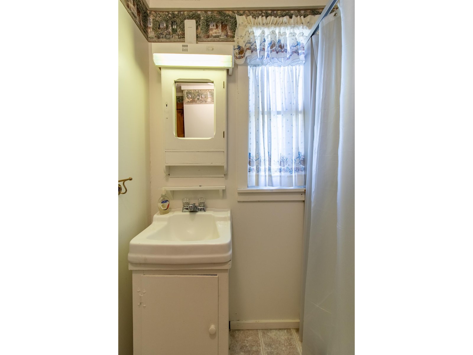 3/4 bath in cabin 2
