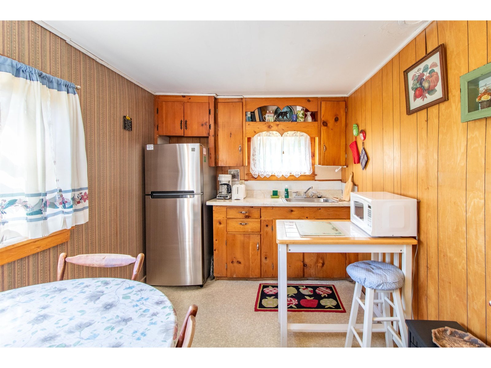 Cabin 3 kitchen