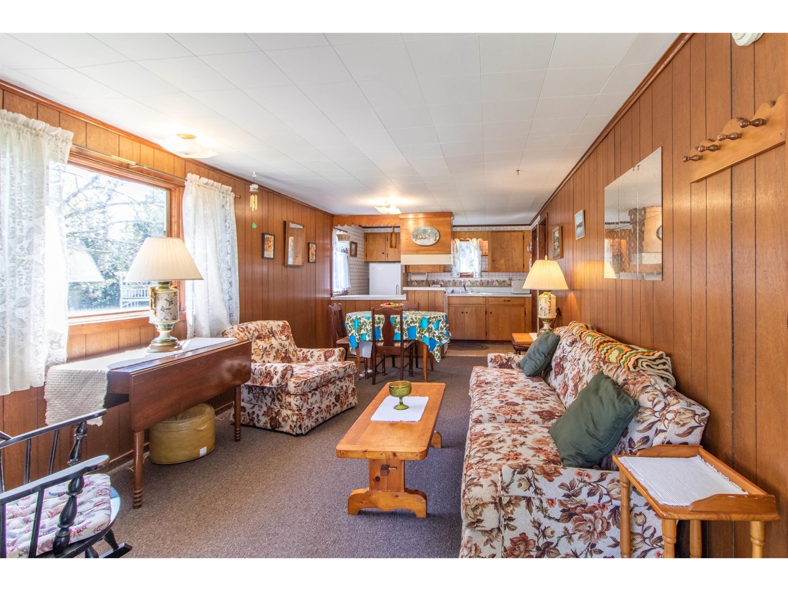 4th cabin living area