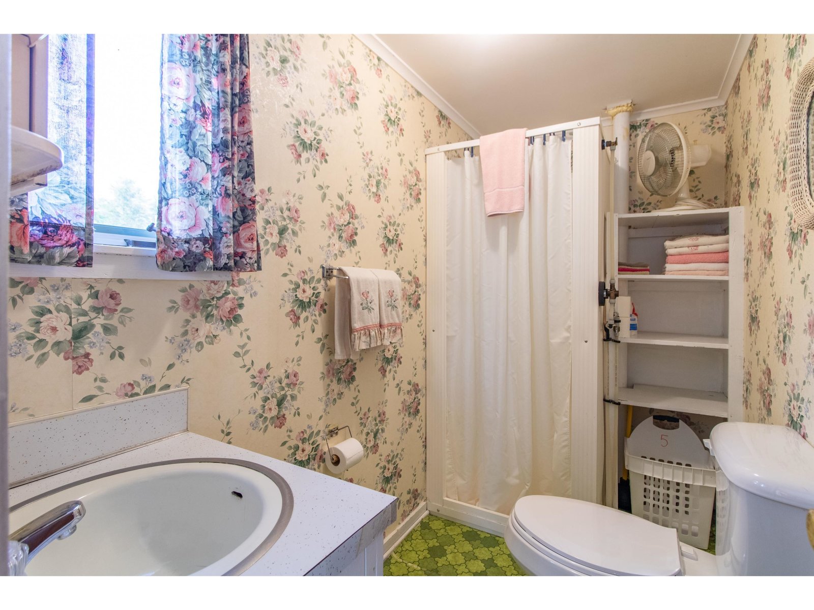 4th cabin bath
