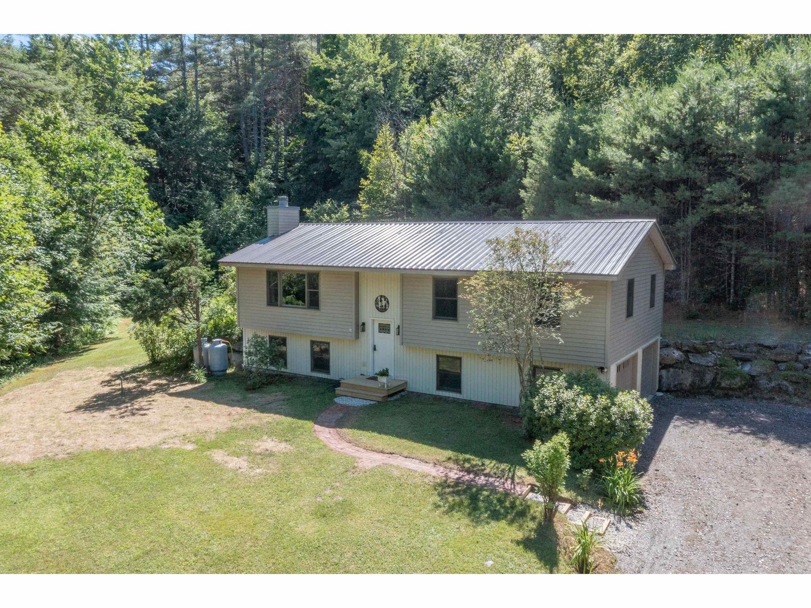 1328 Halls Lake Road, Newbury