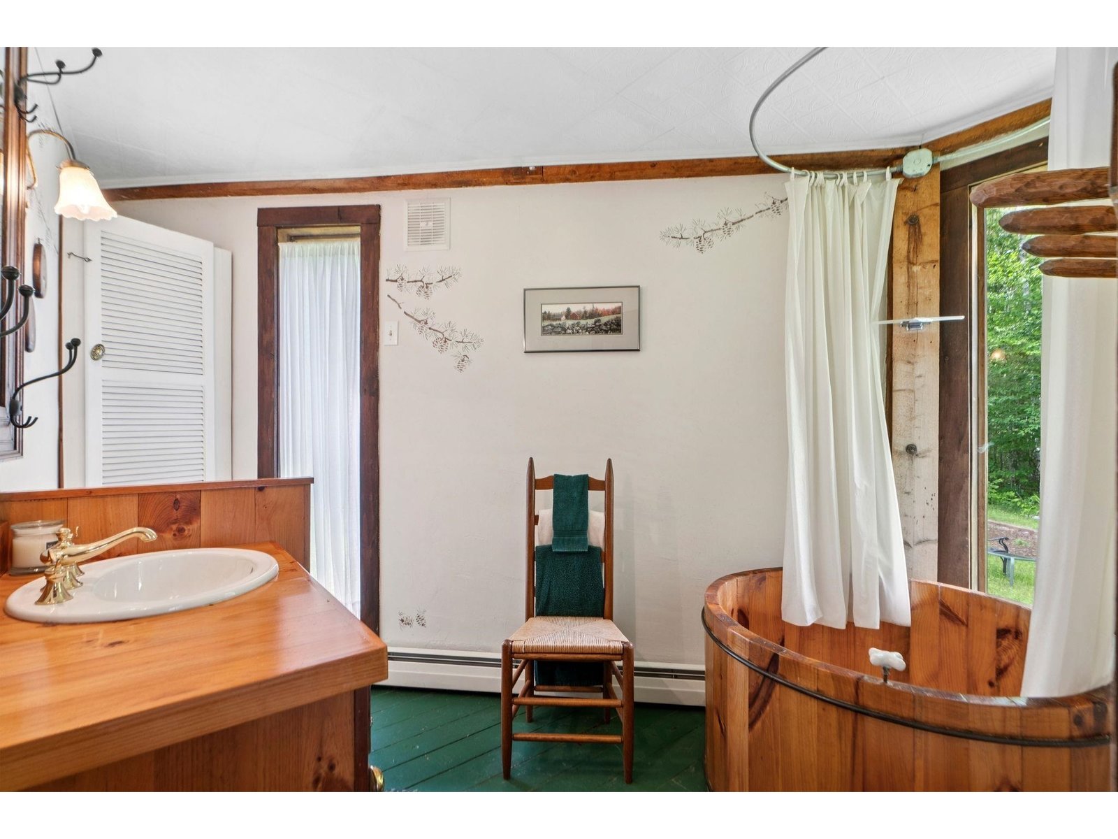 Guest Bath - Main Floor