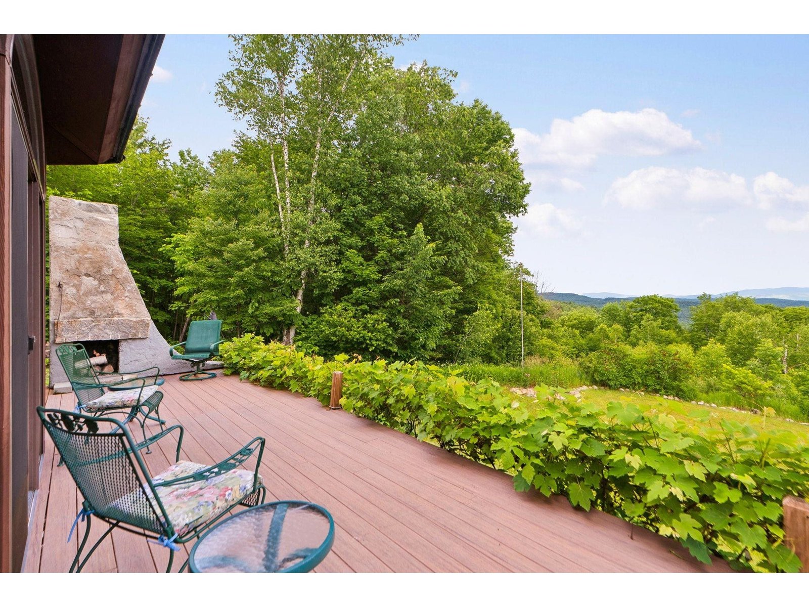 Grapevine Lined Deck