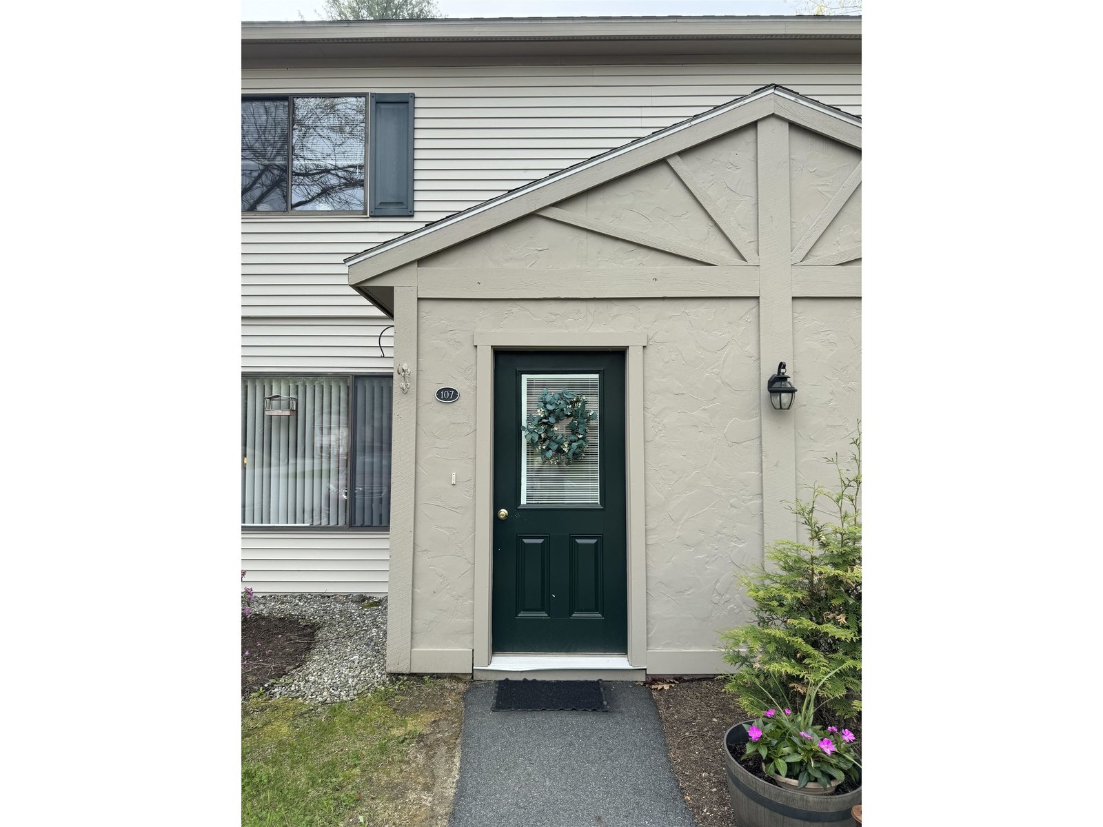133 Colonial Drive, Hartford
