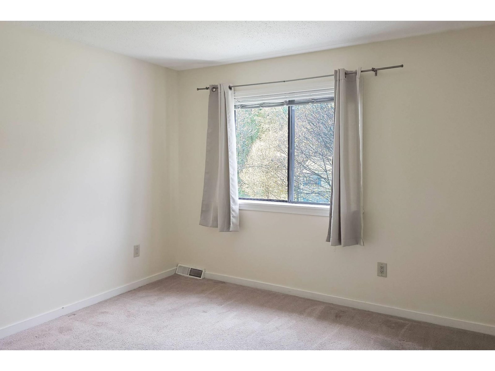 133 Colonial Drive, Unit 702