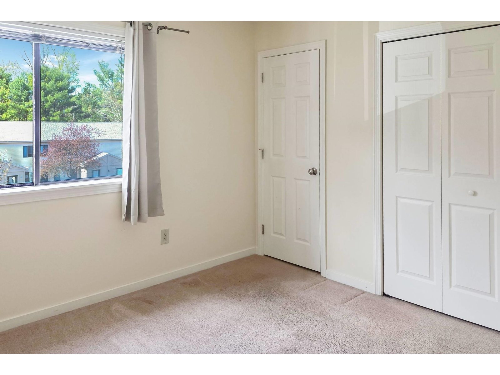 133 Colonial Drive, Unit 702