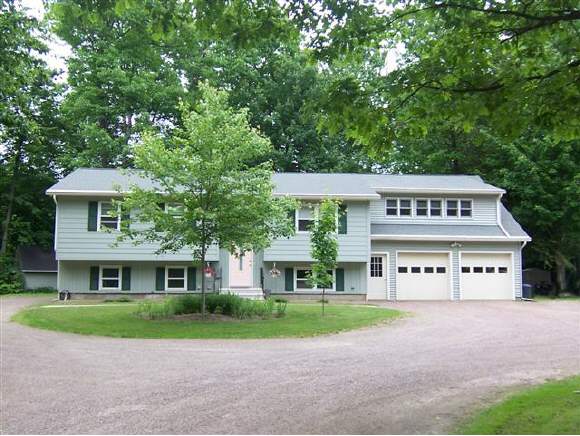 133 Malletts Bay Ave