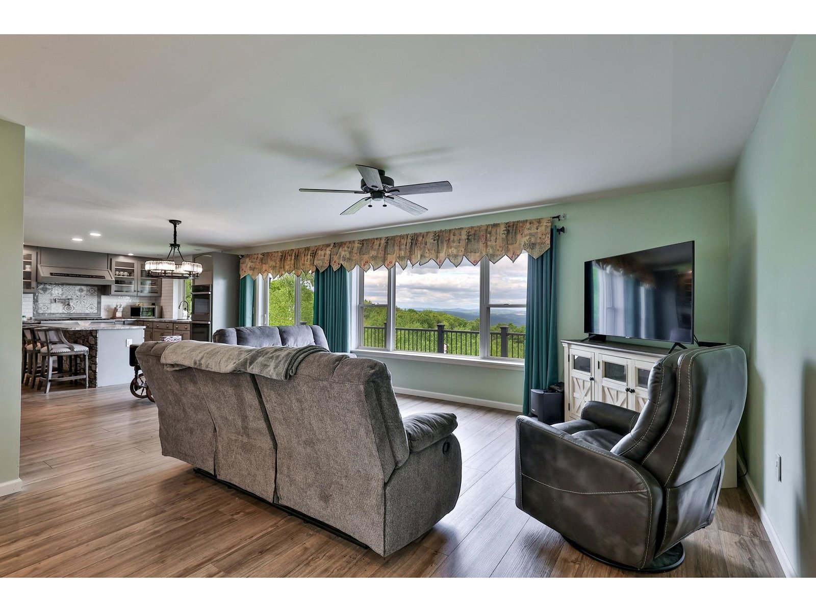 133 Rousseau Road