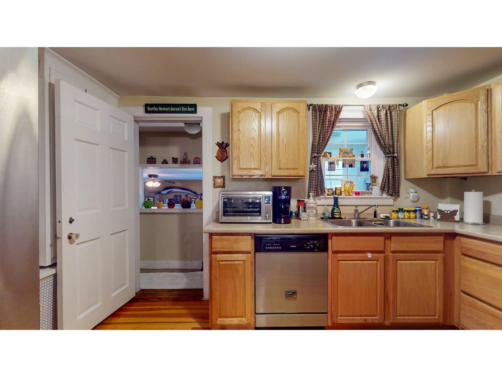 Main House Apt - Kitchen