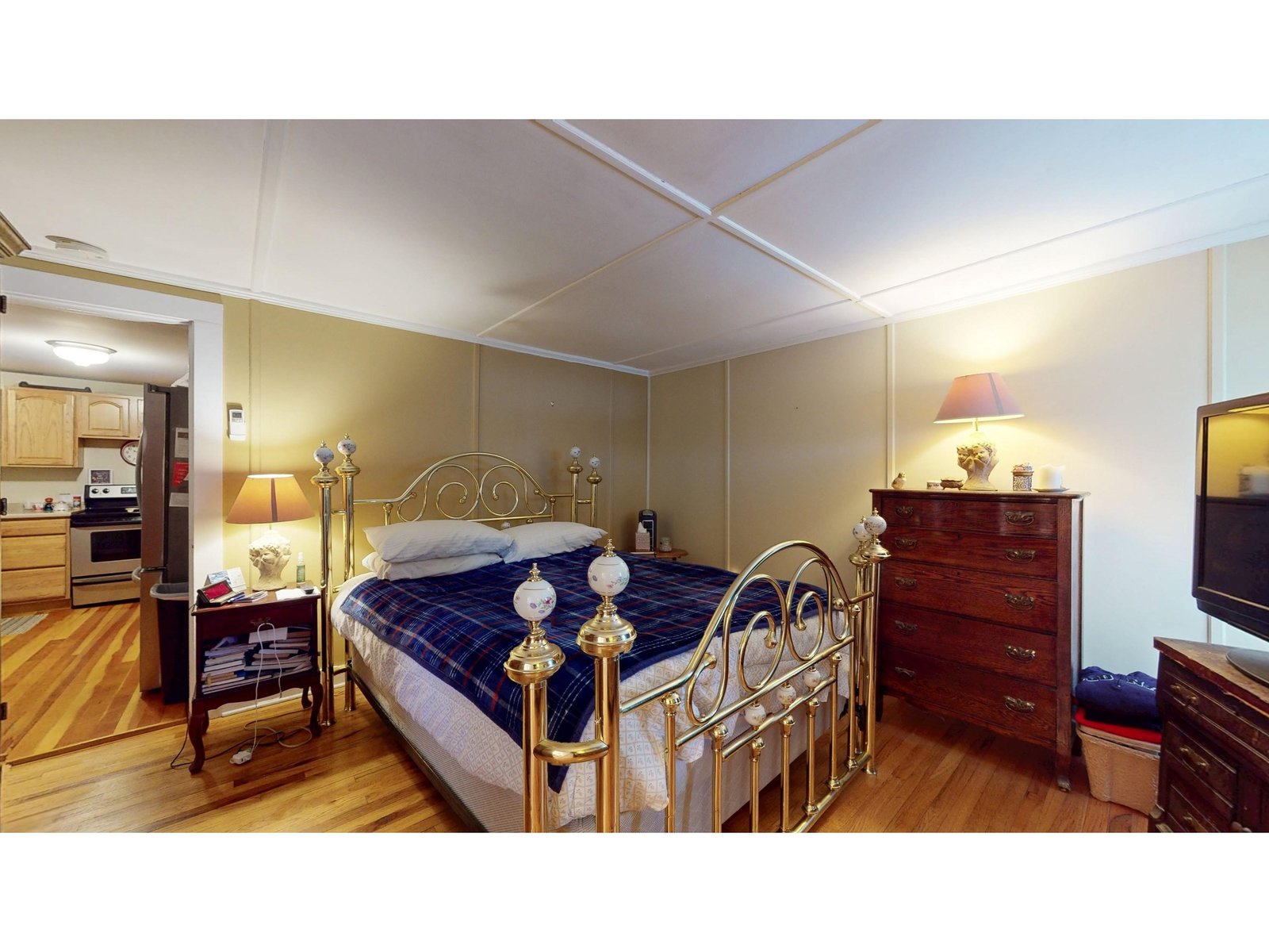 Main House Apt - 1st Flr BR