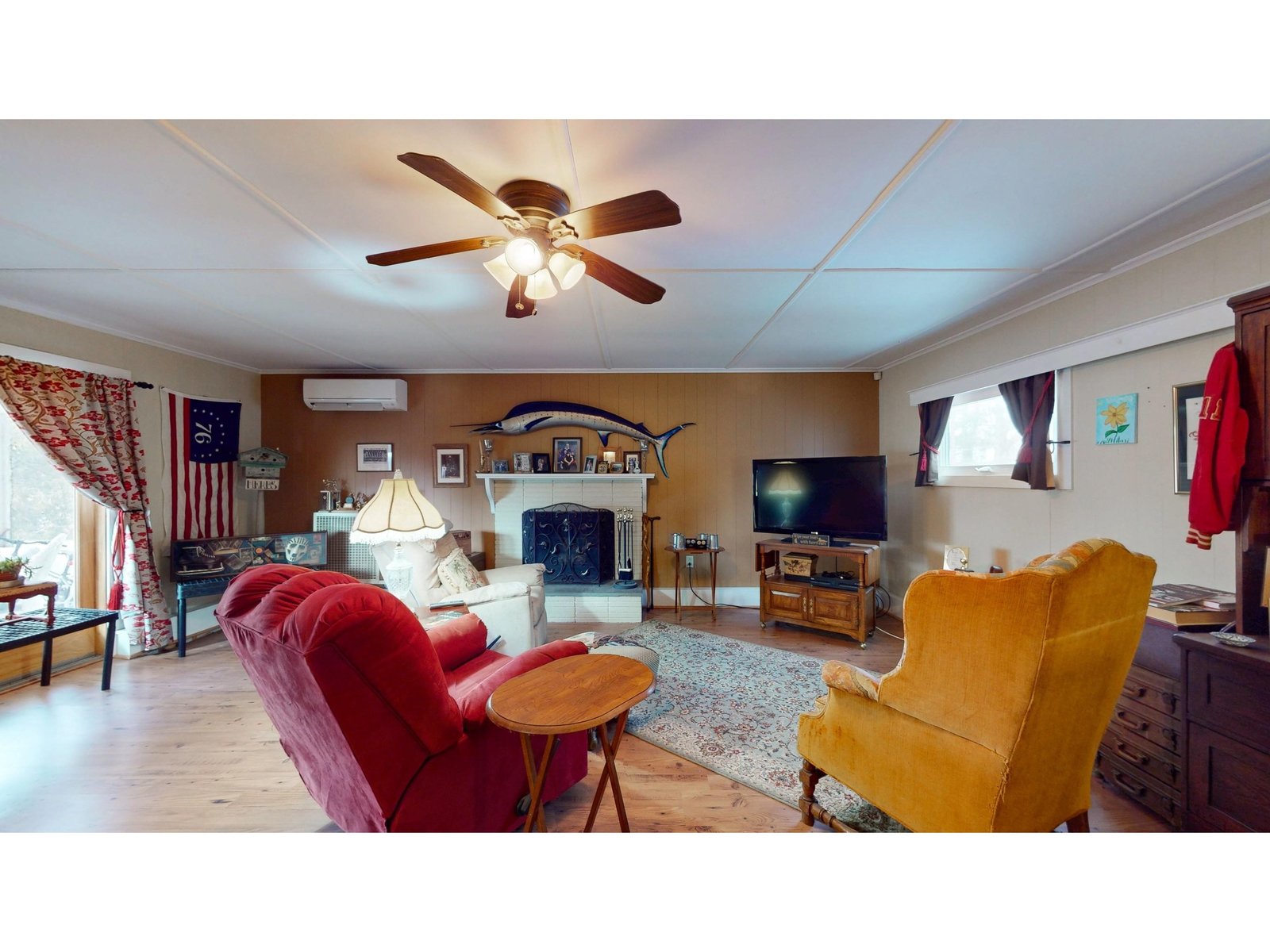 Main House Apt - Living