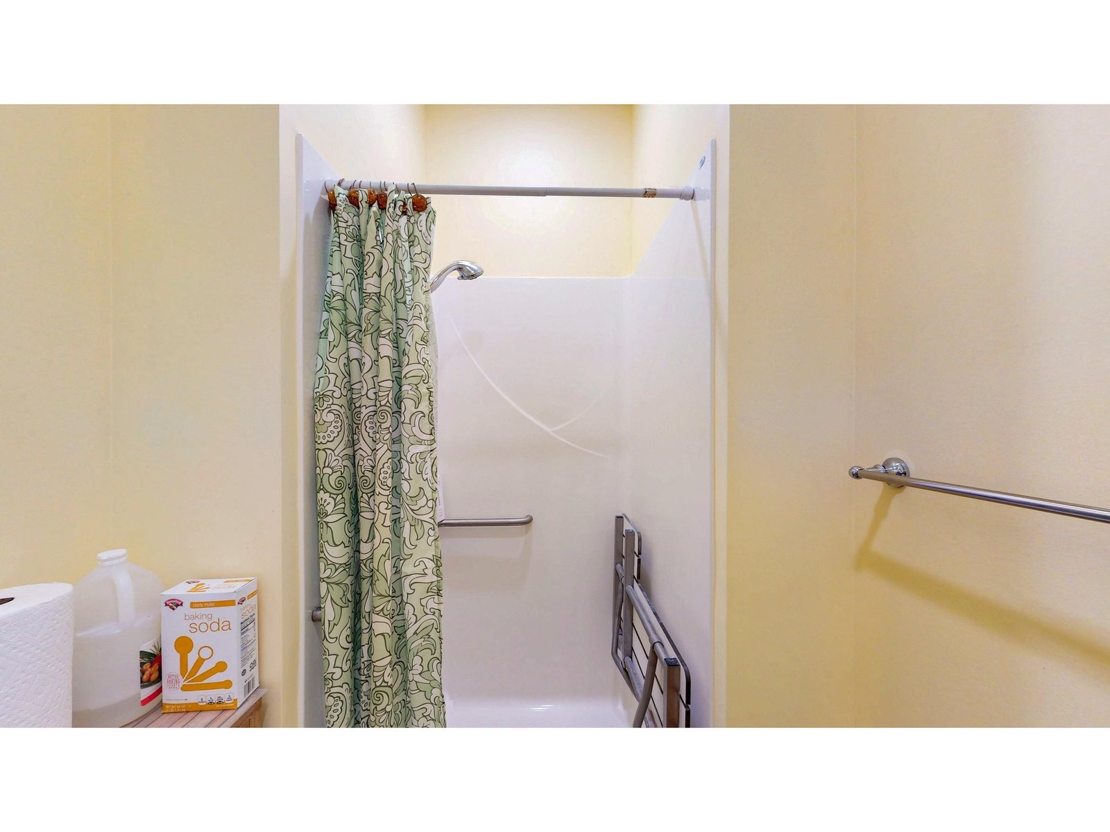Studio Space Shower Stall