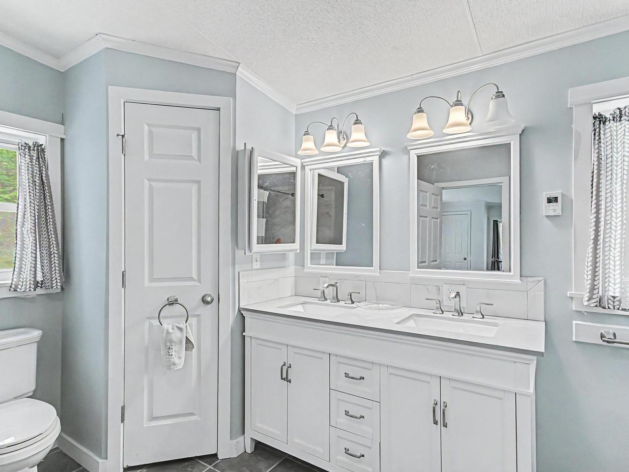 Primary suite full bathroom