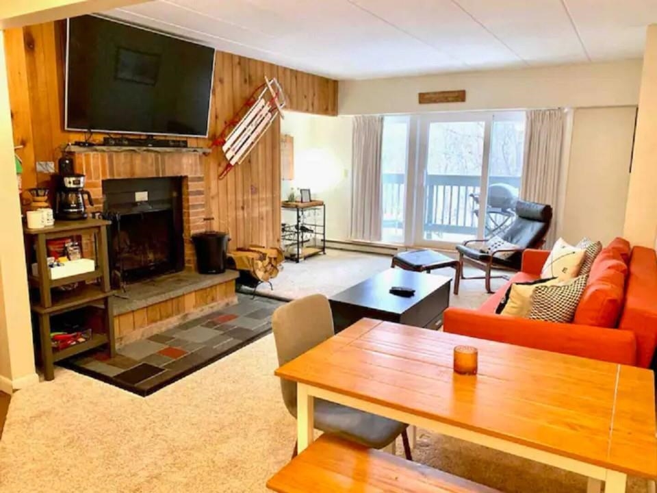 135 E Mountain Road, Unit 1D5