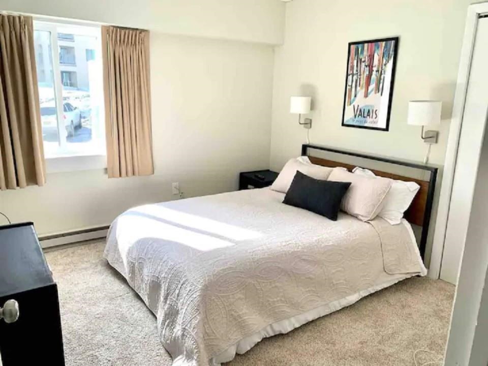 135 E Mountain Road, Unit 1D5
