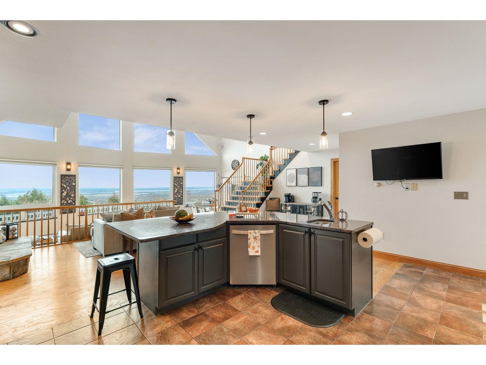 135 Hillcrest Heights