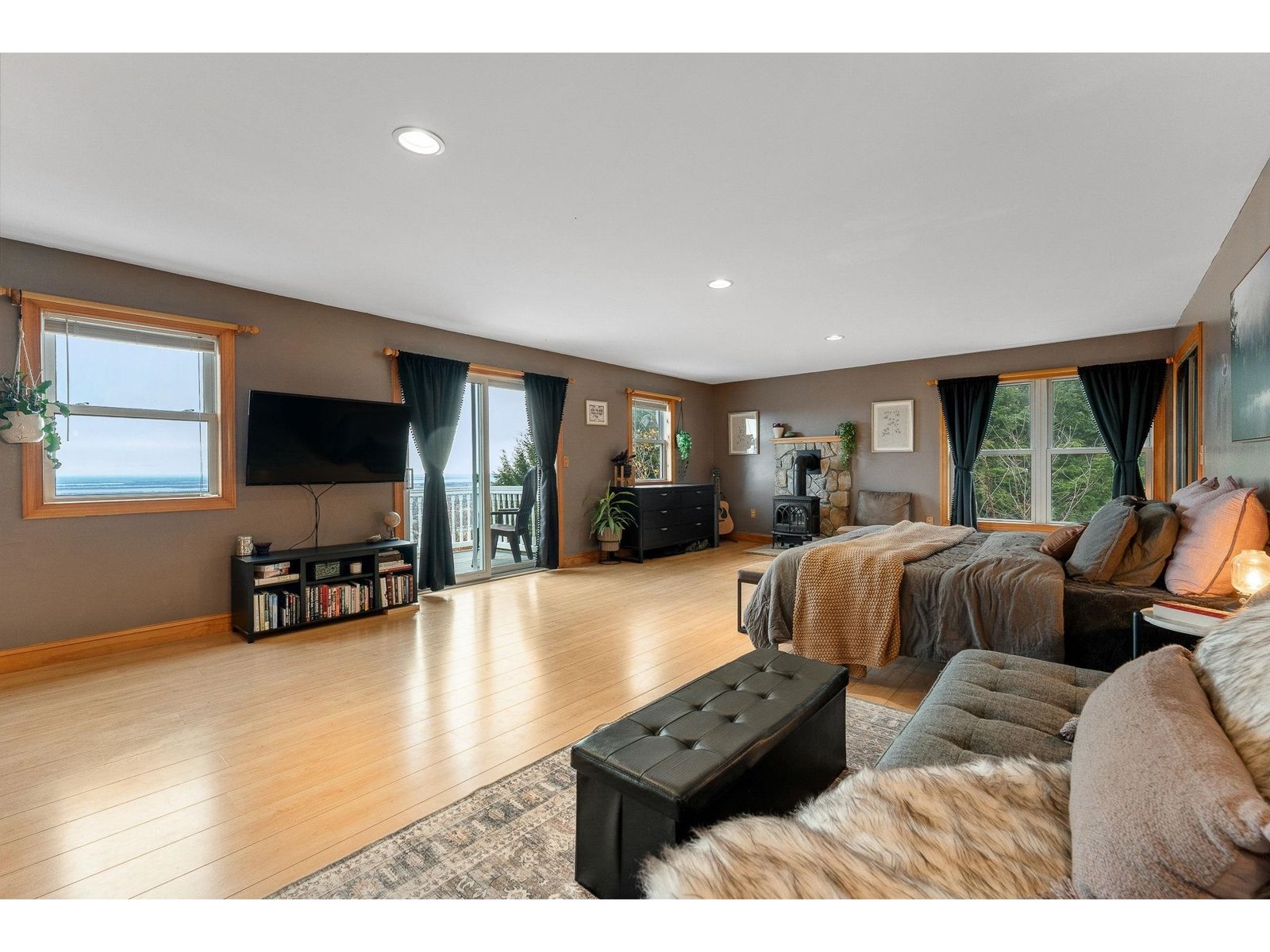 135 Hillcrest Heights