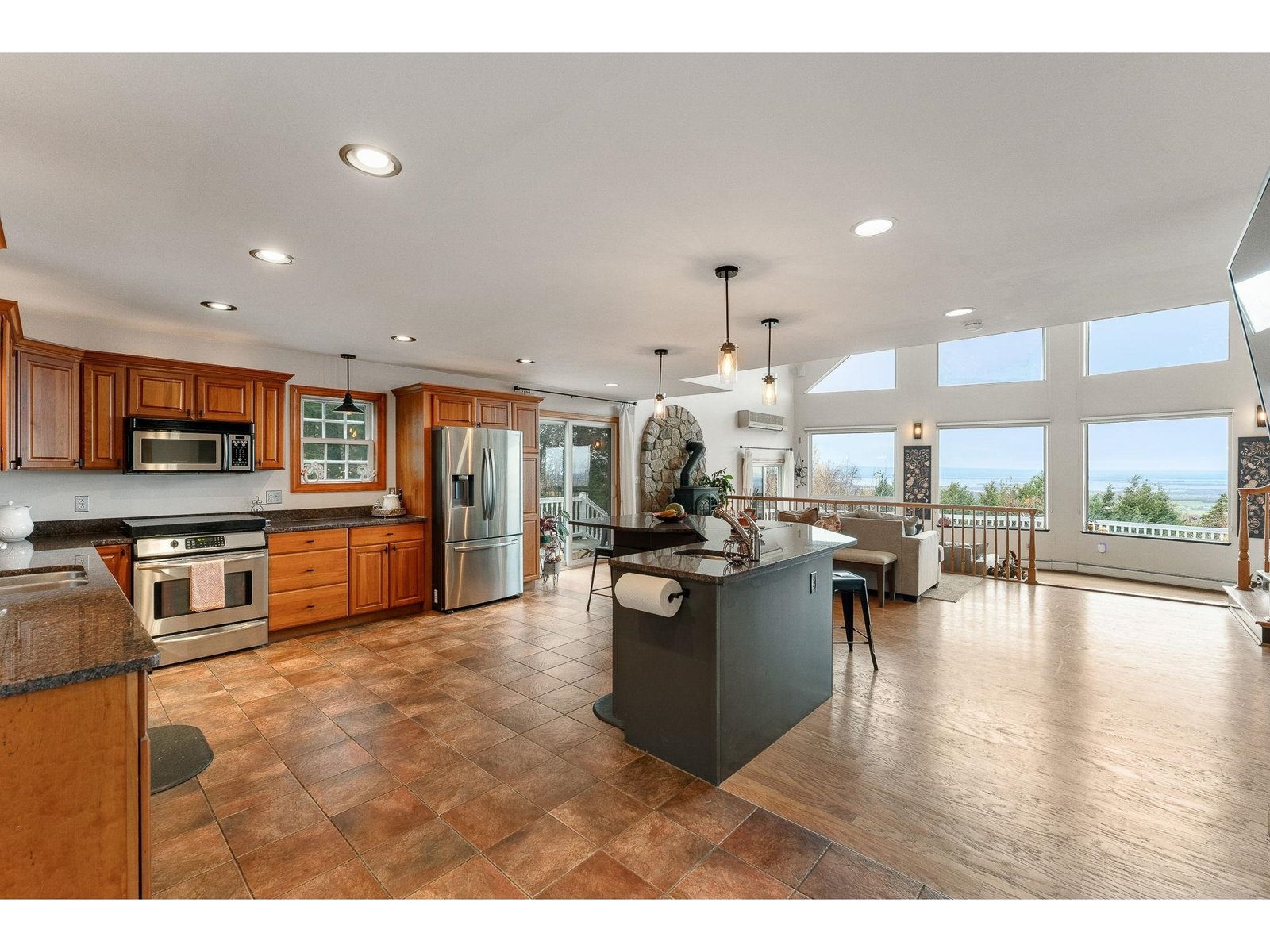 135 Hillcrest Heights
