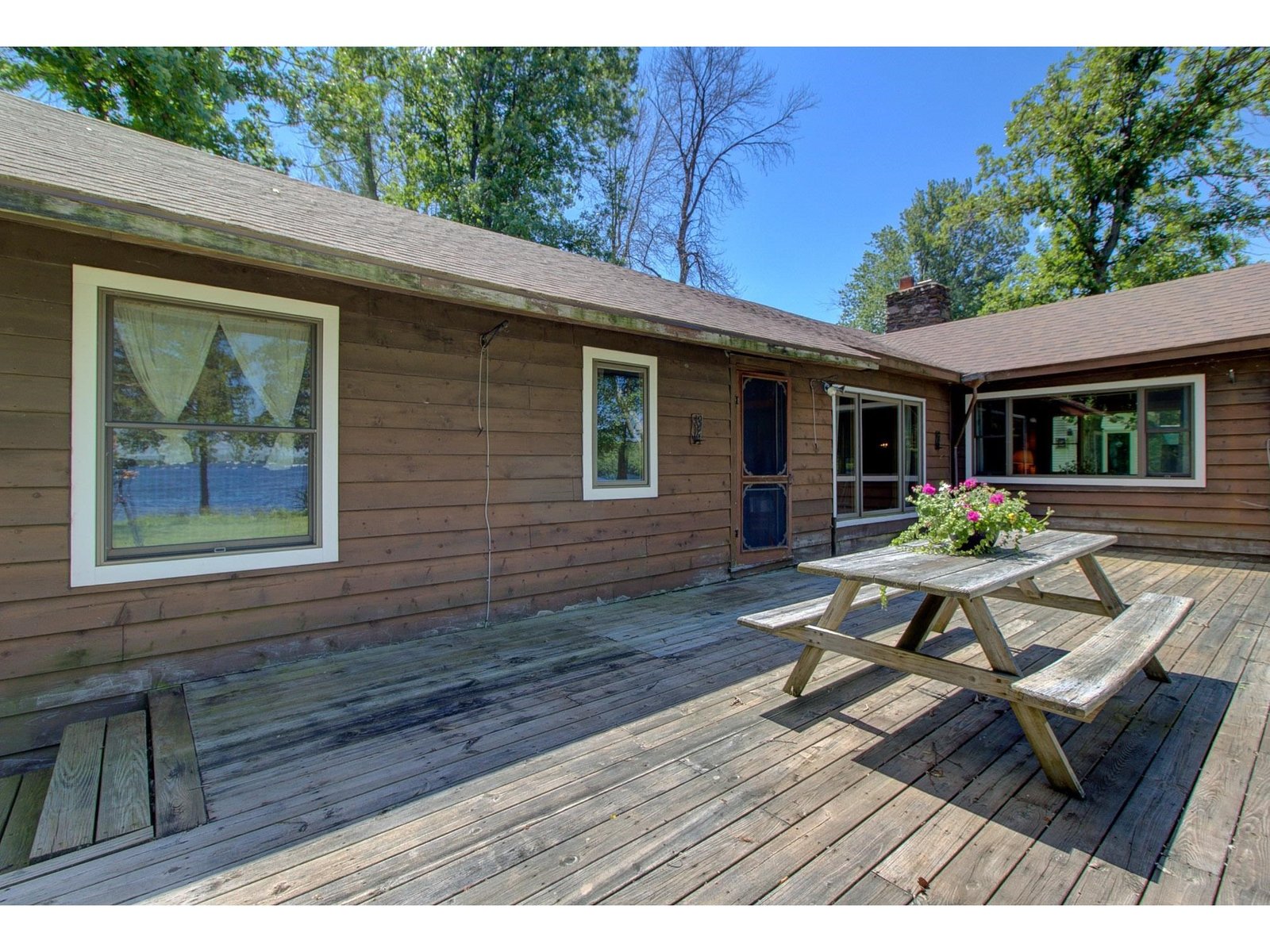 135 Savage Point North