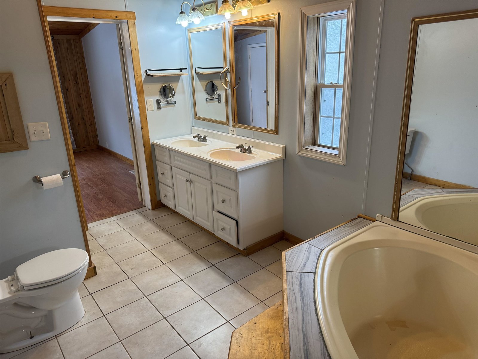 1352 Mud Hollow Road