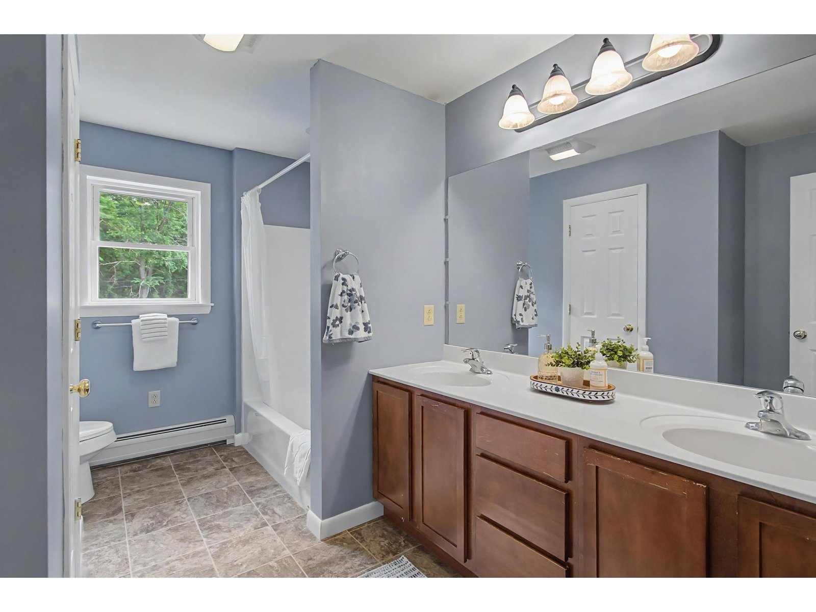 2nd Floor Full Bath