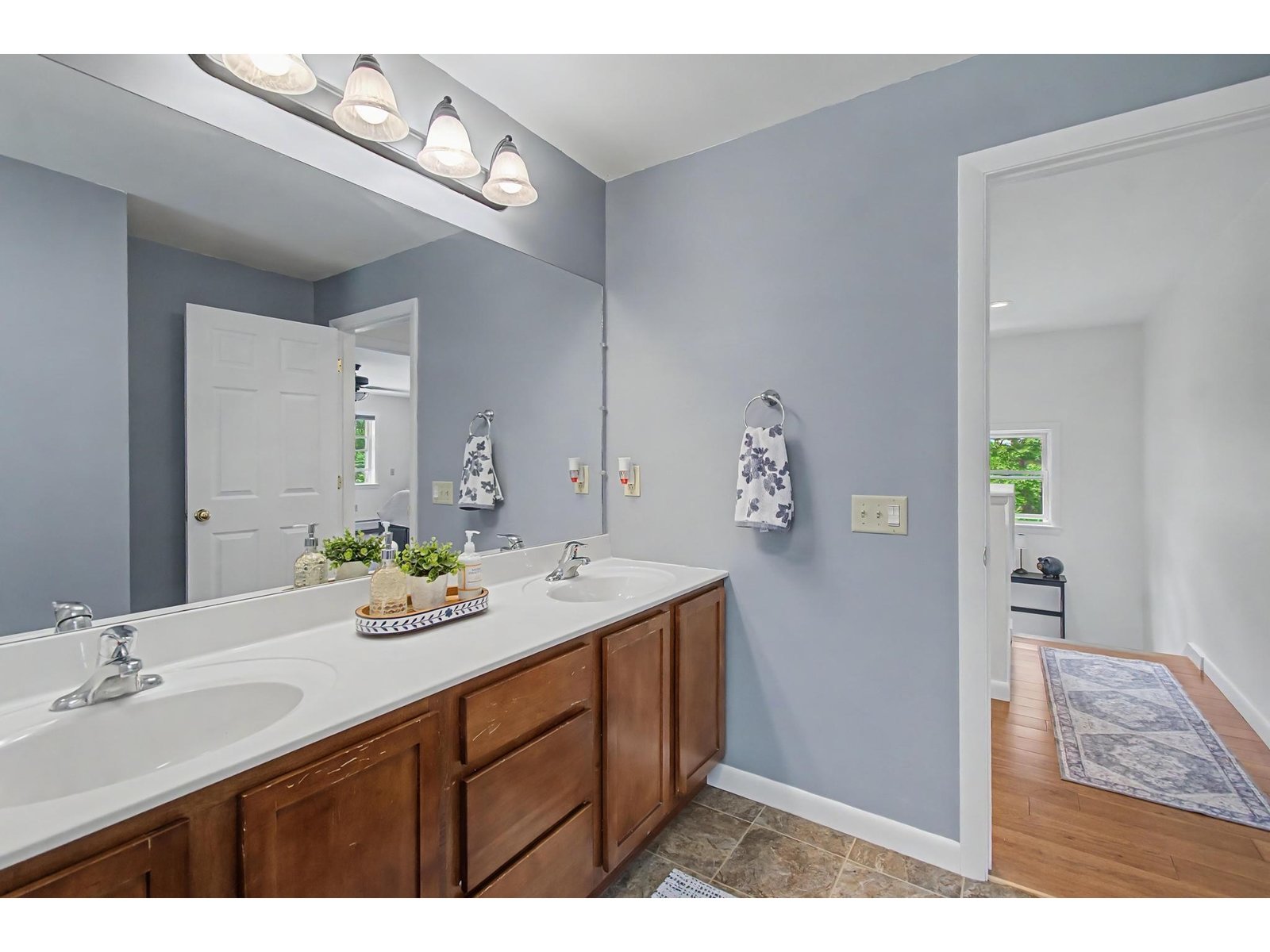 2nd Floor Full Bath