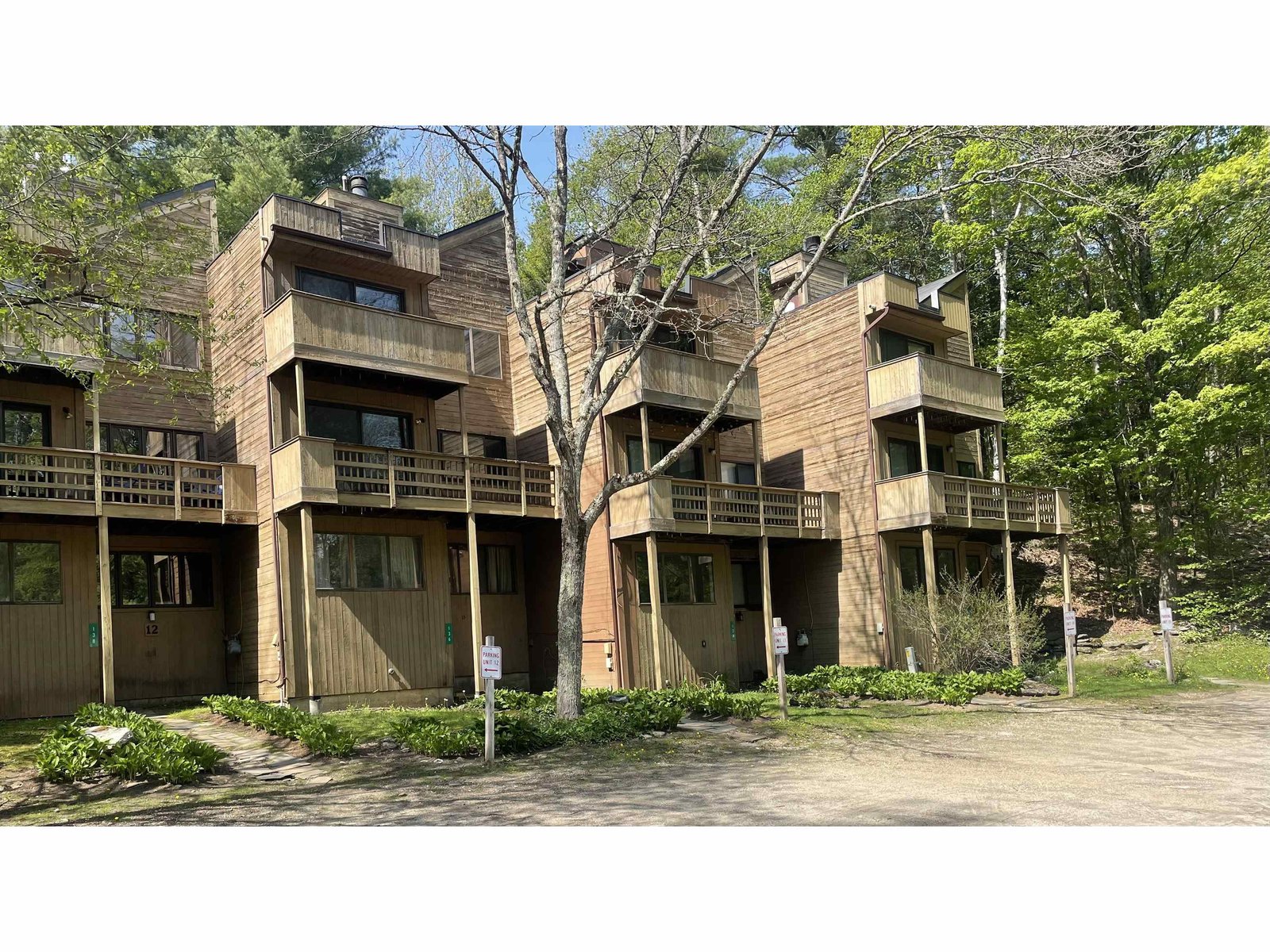 136 Grand Hollow Road, Warren