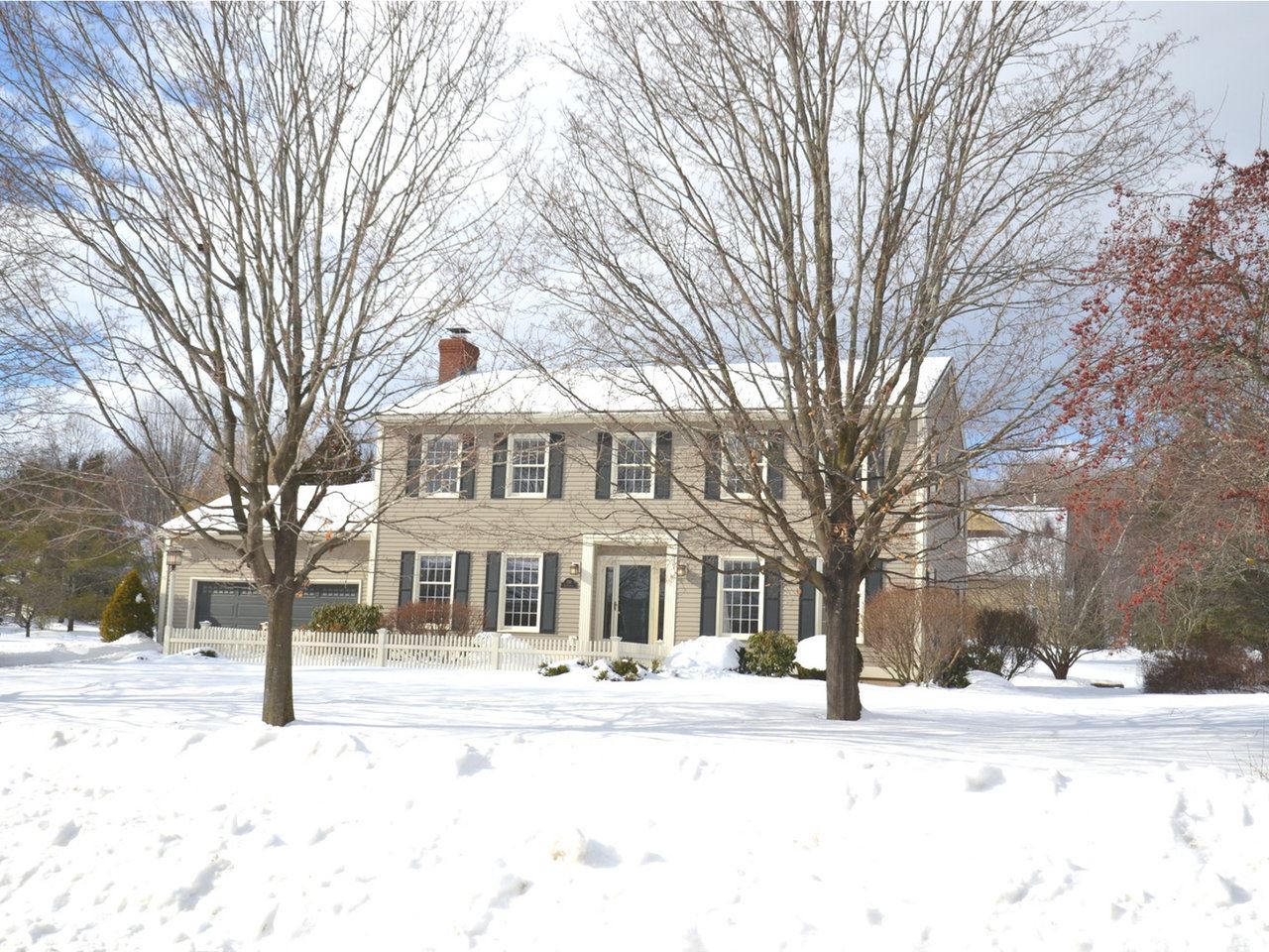 136 Littlefield Drive Shelburne, Vermont Sold in 2020 Coldwell