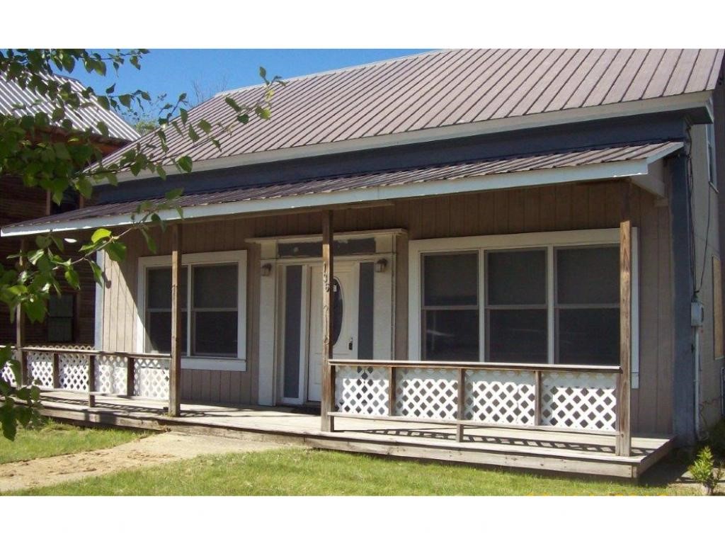 136 Lower Main West