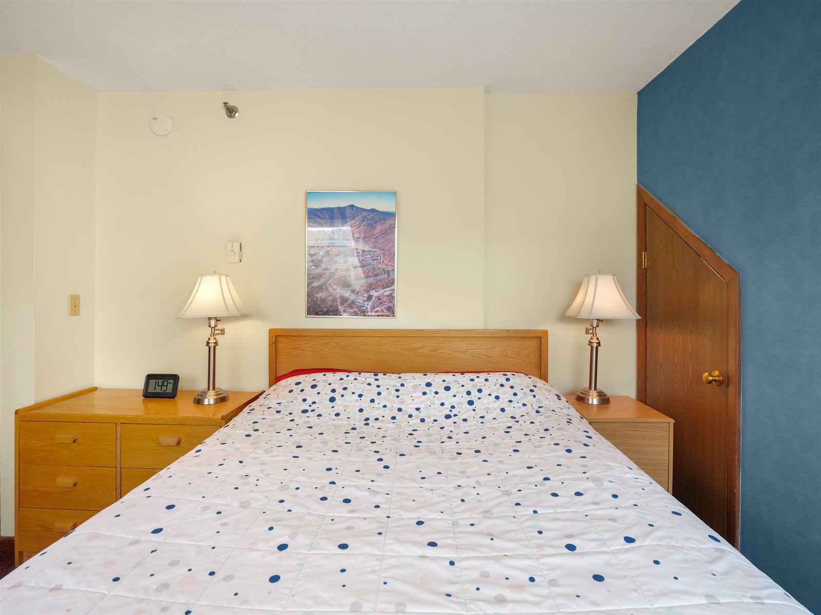 137 East Mountain Road, Unit 2G4