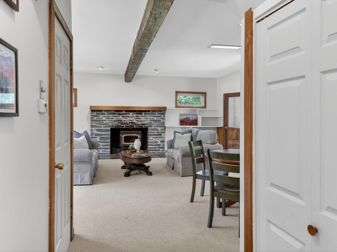 1376 Wes White Hill
