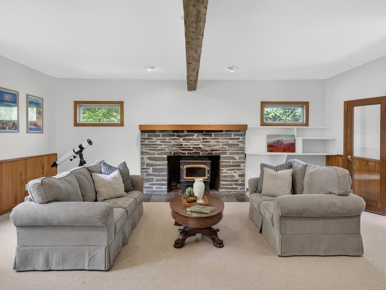 1376 Wes White Hill