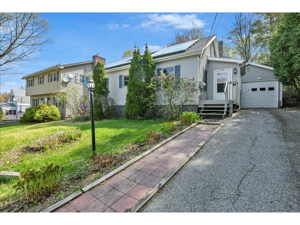 138 Foster Street, Burlington