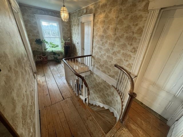 2nd floor landing